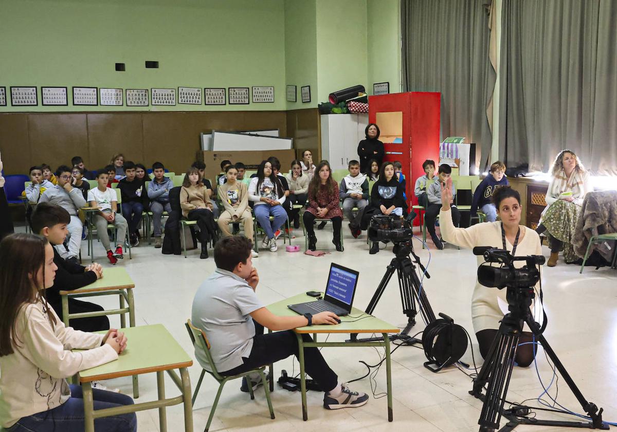 Los alumnos del Palacio Valdés aprenden a ser periodistas El Comercio